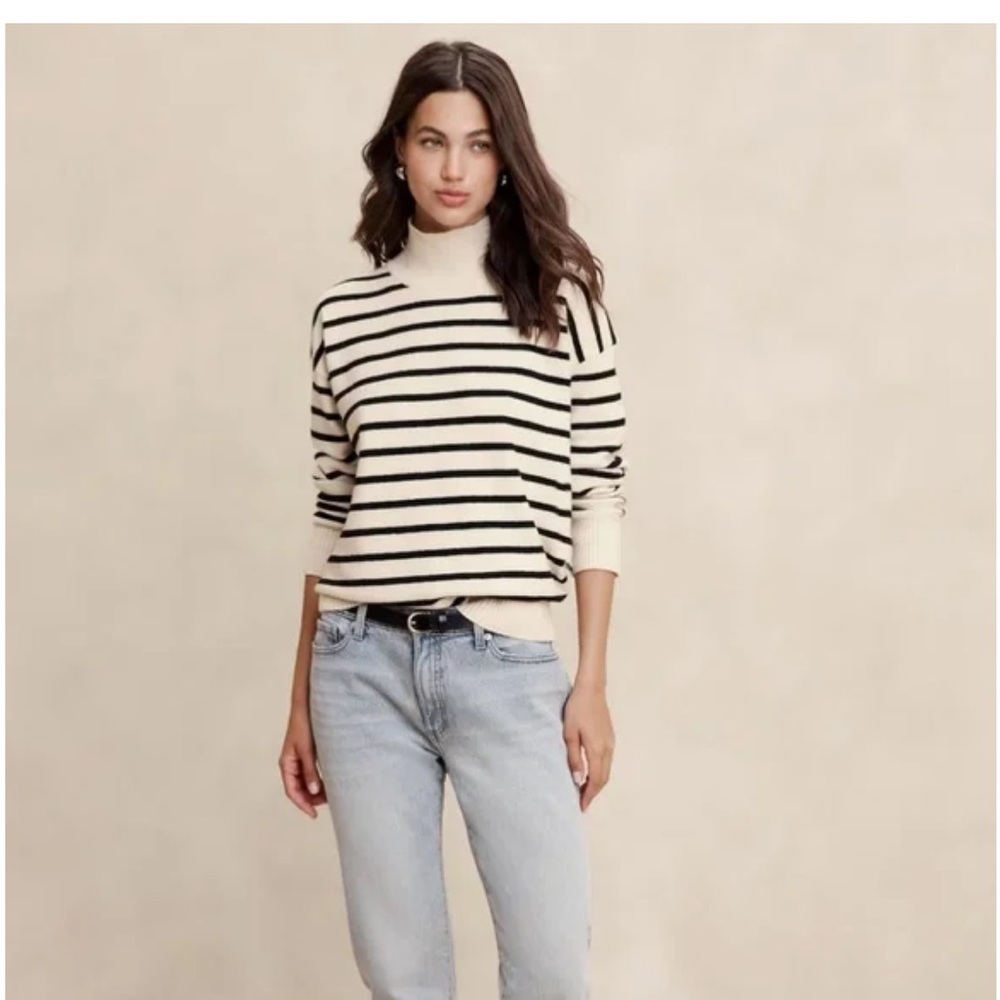 ⭐️ NEW Banana Republic Cream and Black Striped Turtleneck Sweater